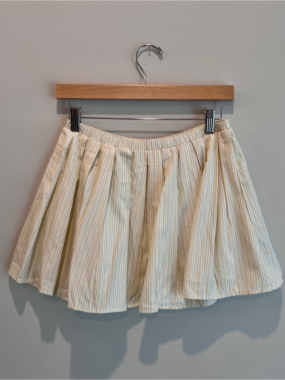 Fashion Nova Alma Striped Pleated Mini Skirt Medium M NWT Yellow White Preppy